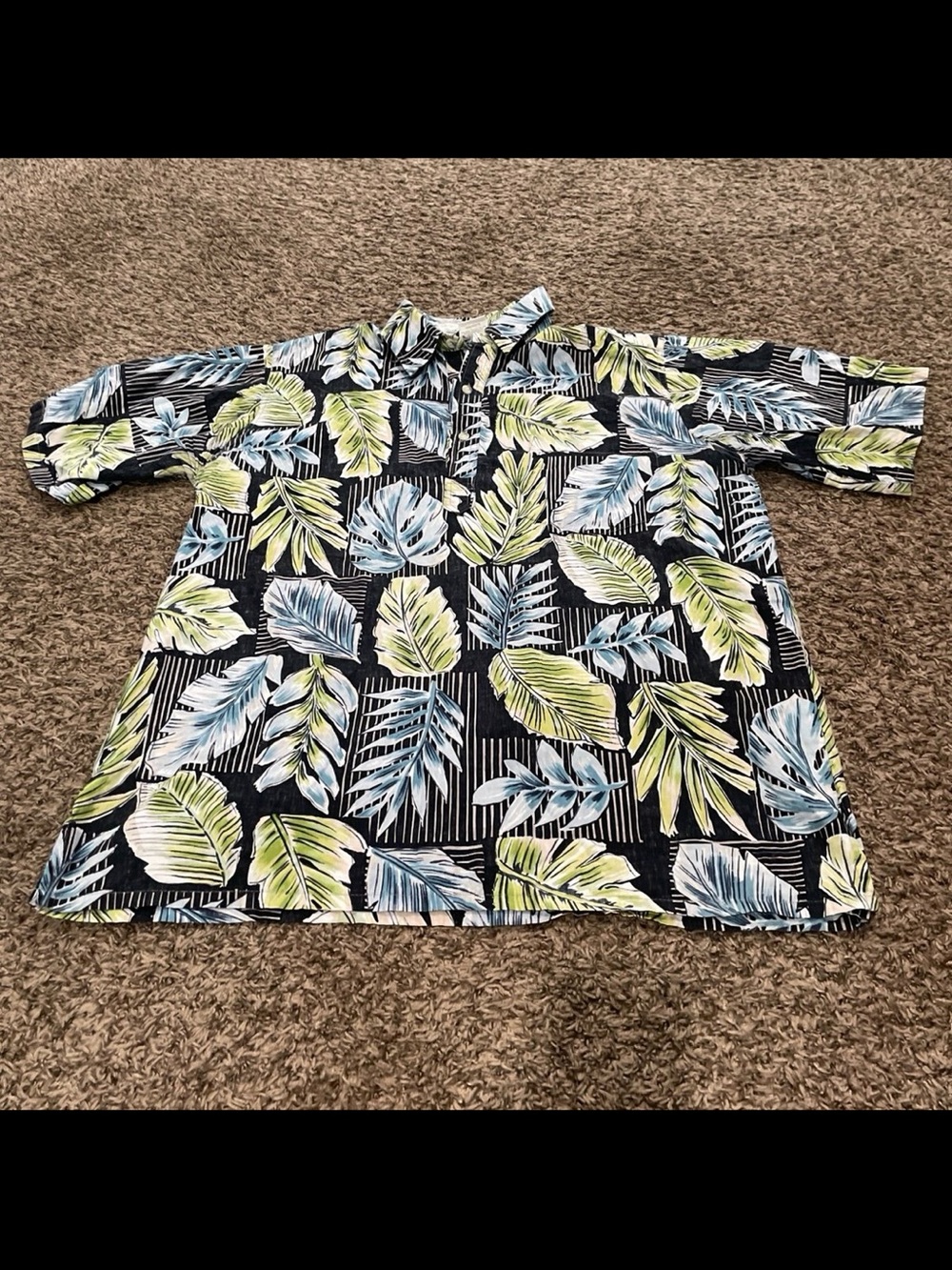 Go barefoot three button Hawaiian paw print shirt men’s large